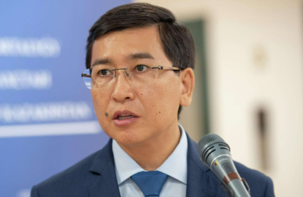 Не &laquo;обучение работе с ChatGPT&raquo;: Аймагамбетов объяснил внедрение ИИ в школы