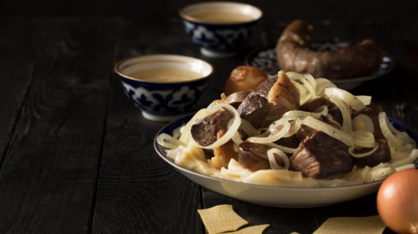 На одну зарплату казахстанцы могут приготовить 167 лагманов или 36 бешбармаков