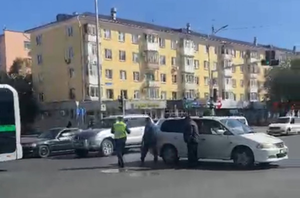 ДТП с автобусом произошло в Астане (ВИДЕО)