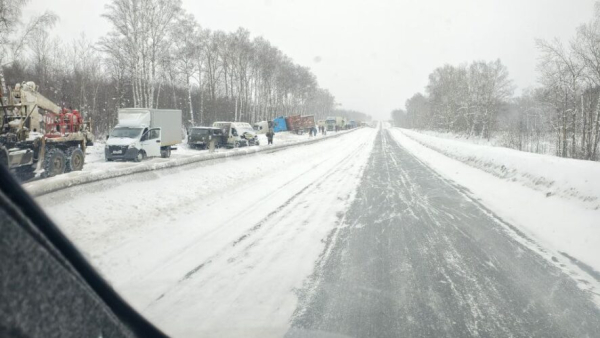 Массовая авария с фурами парализовала движение по трассе М7 - видео 27/01/2026 &ndash; Новости