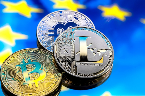 Крипторынок ждет импульса: BTC удерживает ключевые уровни поддержки