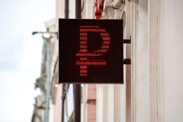 Апрельский разворот: почему доллар начнет испытывать давление и где окажется рубль к середине весны