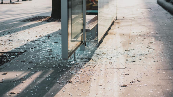 &laquo;Газель&raquo; в Алматы влетела в остановку и сбила людей