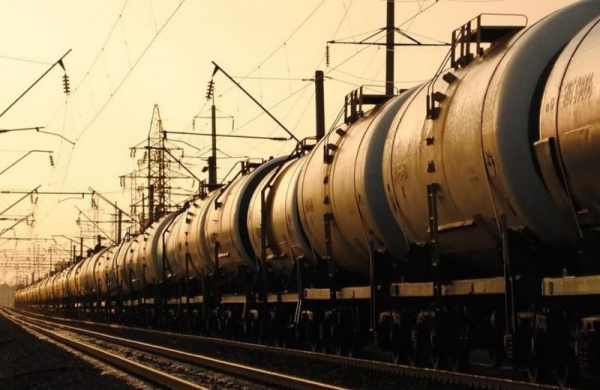 Запрет на вывоз нефтепродуктов продлили в Казахстане