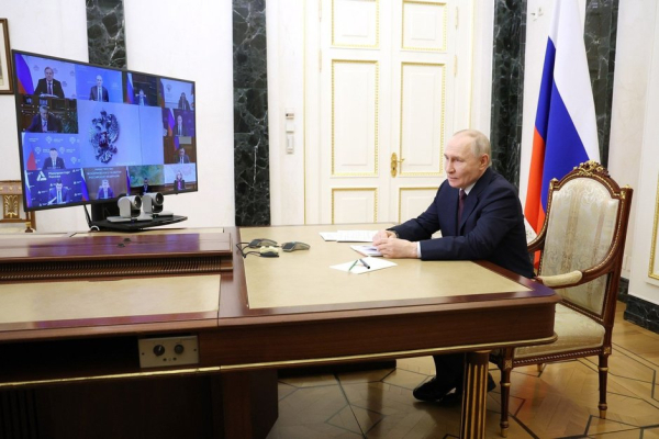 Путин призвал уделять больше внимания вопросам медицины и поддержки матерей