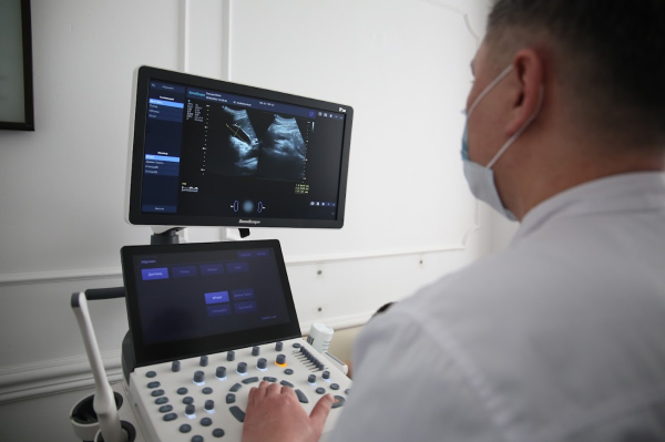 Акмолинский суд признал незаконной отмену доплат врачам за категории