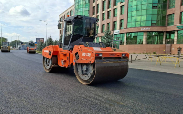 Асфальт укладывают на ул. Газизы Жубановой