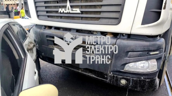 Трамвай не ждите: из-за ДТП с грузовиком у ж/д вокзала в Казани встало движение всего транспорта 07/07/2026 &ndash; Новости
