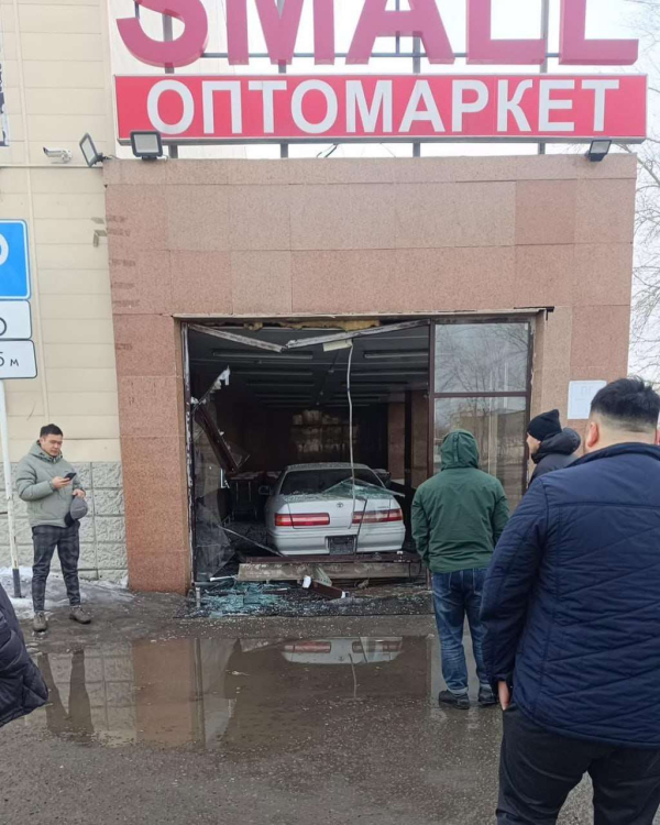 Водитель в Павлодаре «зашел» в Small без ключа