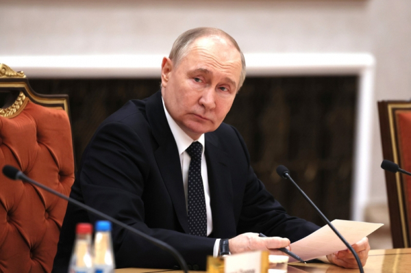 Путин неожиданно повел себя в критический момент: двумя звонками спас союзника России