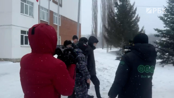 В Уфе девятиклассник открыл стрельбу в школе. Главное