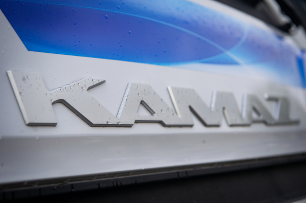 Средняя заработная плата на&nbsp;КАМАЗе выросла почти до&nbsp;100 тысяч рублей