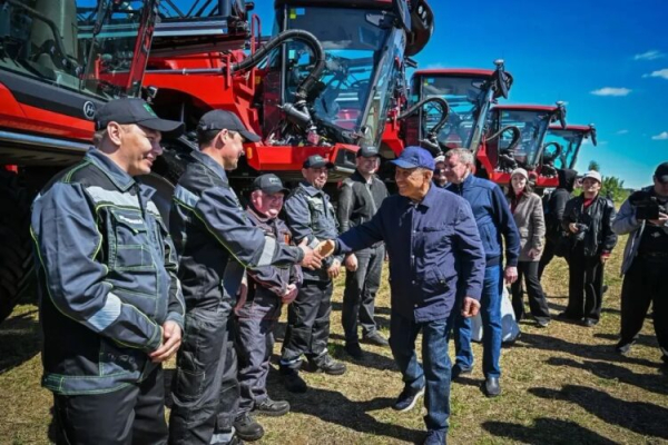Минниханов оценил ход посевной кампании в Пестречинском районе