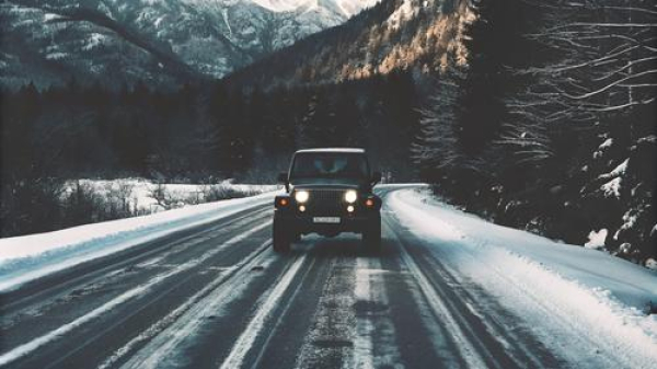 Чиновники Ялты &laquo;на руках&raquo; развозят жителей по домам