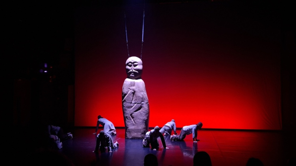 На&nbsp;казанскую премьеру спектакля Balballar о&nbsp;тюркских &laquo;истуканах&raquo; приехал российско-казахский актер Аскар Ильясов