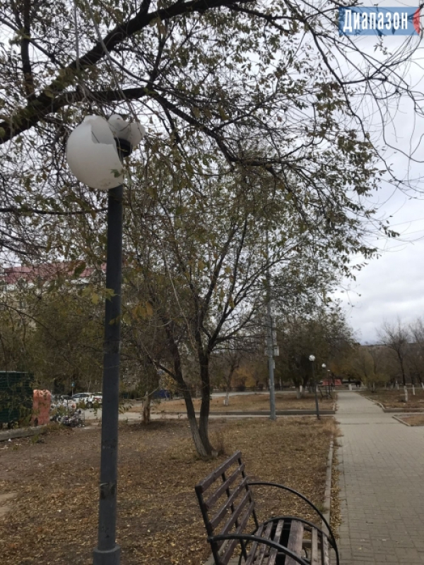 Народный репортер. На Аллее счастья разбили фонарь