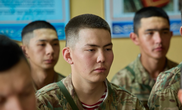 Гвардеец удивляет страну своим необычным голосом